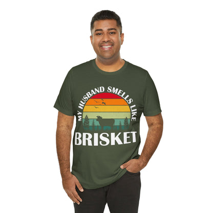 My husband smells like brisket "retro" T - Shirt - The Cavemanstyle