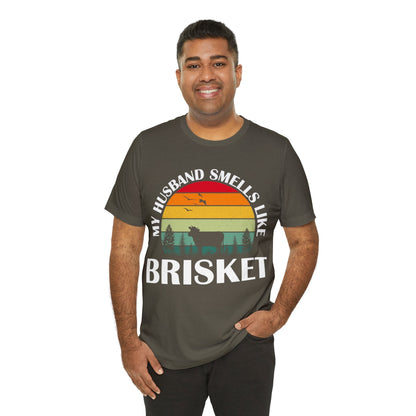 My husband smells like brisket "retro" T - Shirt - The Cavemanstyle