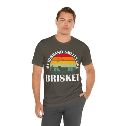 My husband smells like brisket "retro" T - Shirt - The Cavemanstyle