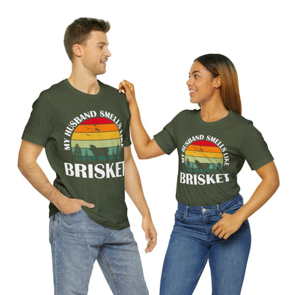 My husband smells like brisket "retro" T - Shirt - The Cavemanstyle