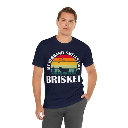 My husband smells like brisket "retro" T - Shirt - The Cavemanstyle