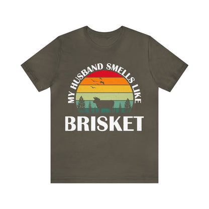 My husband smells like brisket "retro" T - Shirt - The Cavemanstyle